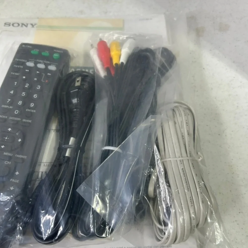 Sony RM-Y139 Satellite Receiver Remote Control Manual and Cable Accessory Kit